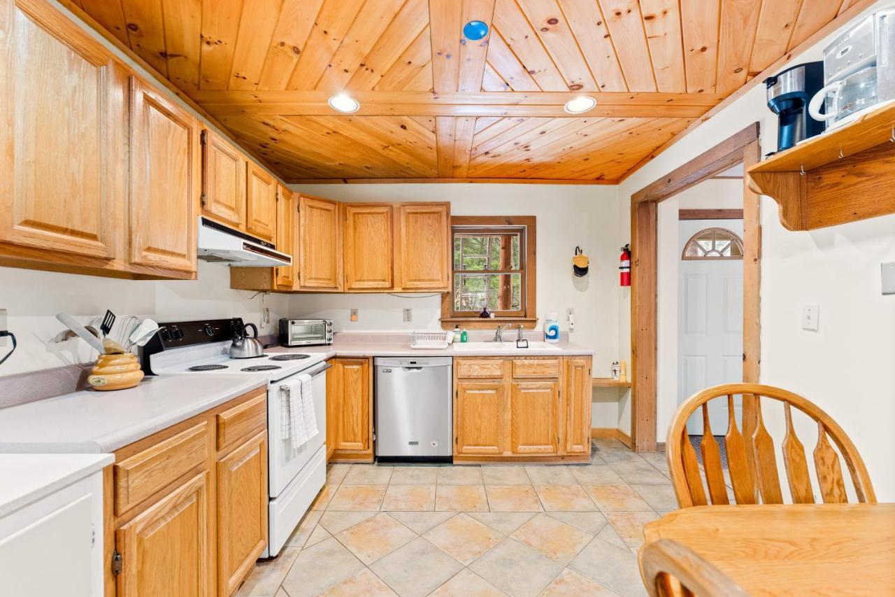 River Road Treehouse Retreat Warrensburg Экстерьер фото