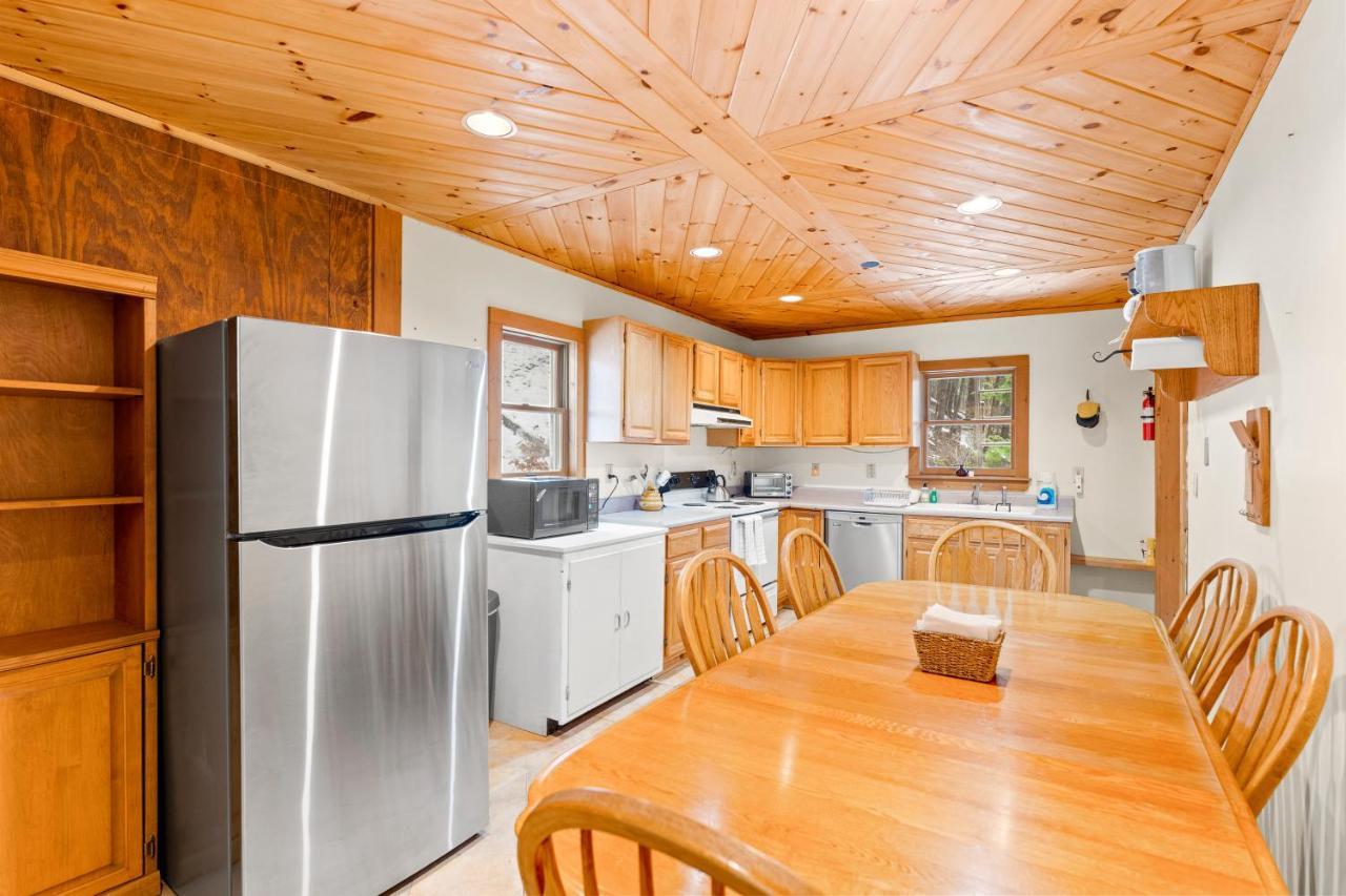 River Road Treehouse Retreat Warrensburg Экстерьер фото
