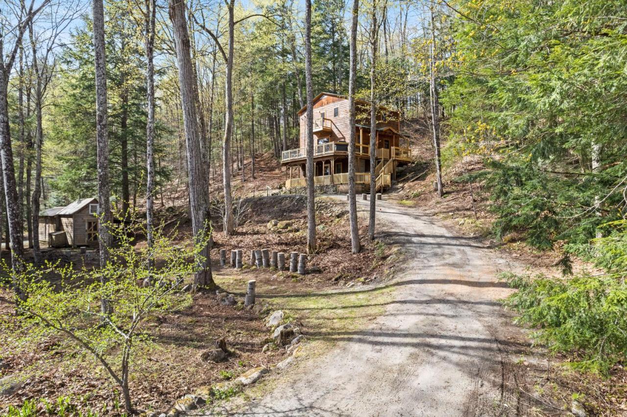 River Road Treehouse Retreat Warrensburg Экстерьер фото